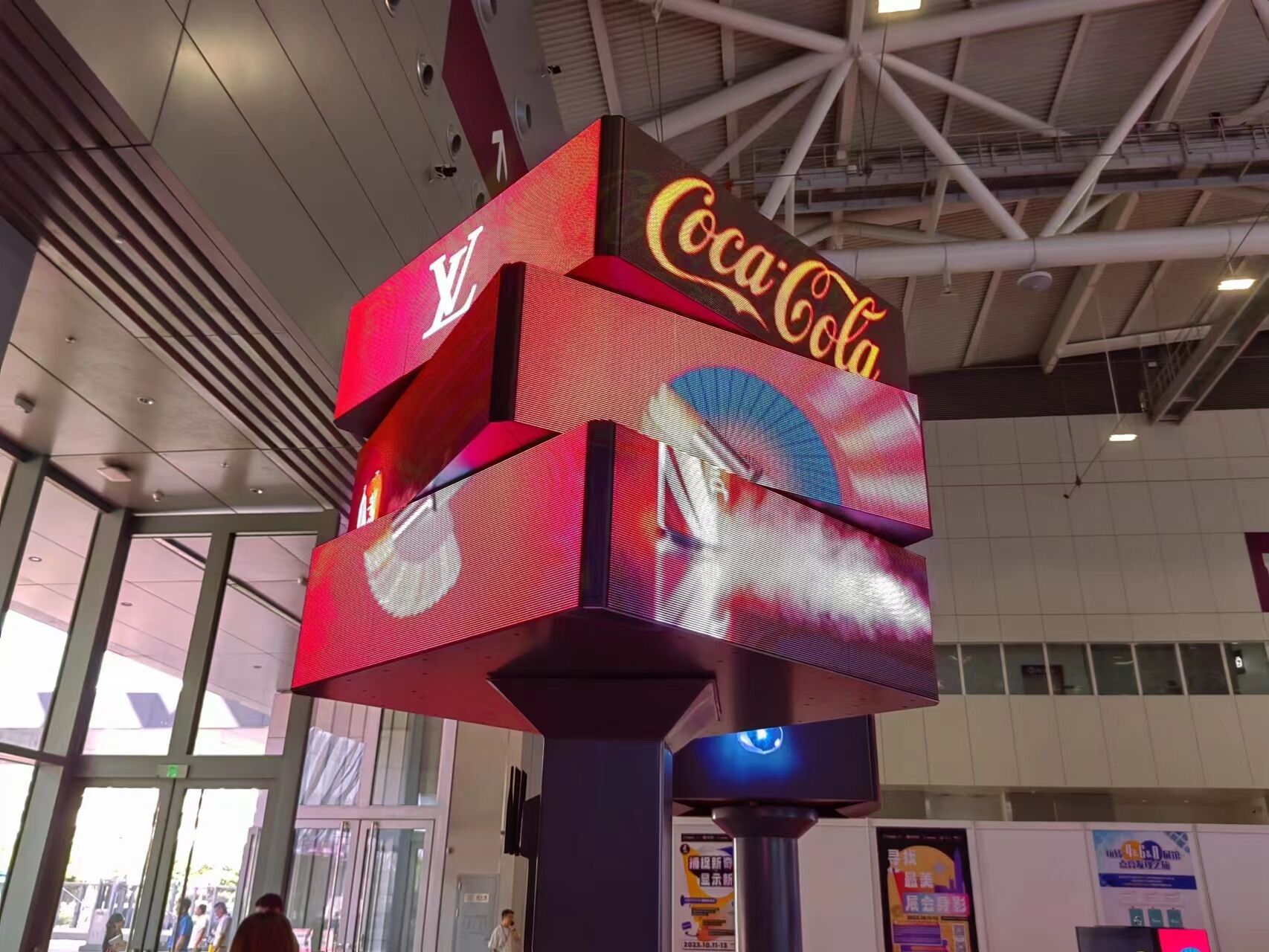Rotating LED cube screen - Top quality led display manufacturer